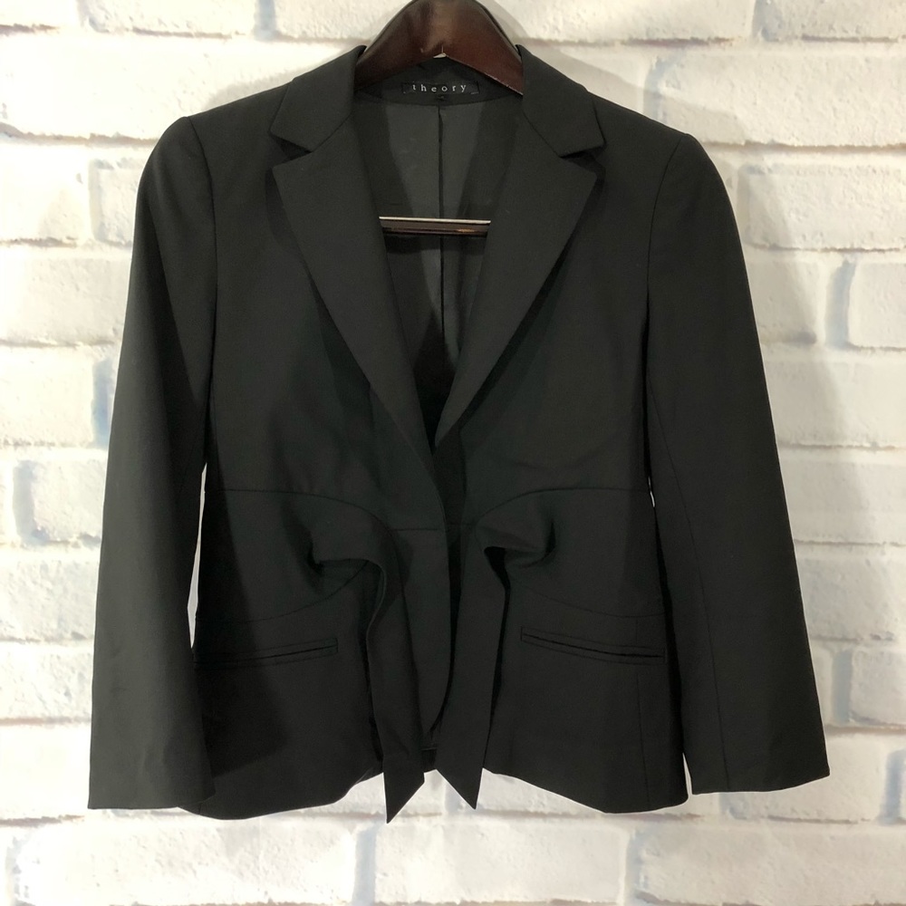 Theory lined black blazer with front belted tie. Black. Size 6